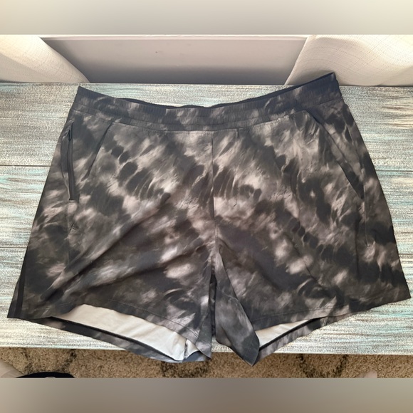 lululemon athletica pace breaker shorts 5” - Picture 1 of 3